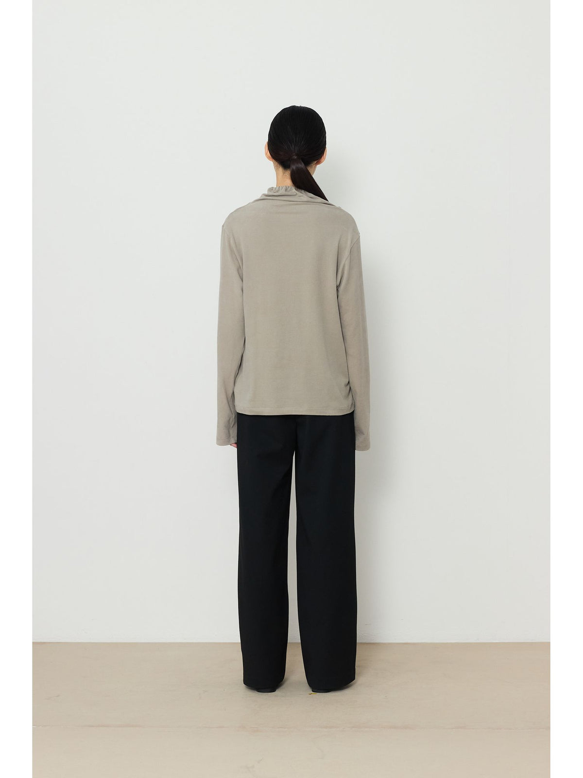 STRING HIGHNECK TOP [KHAKI] 3