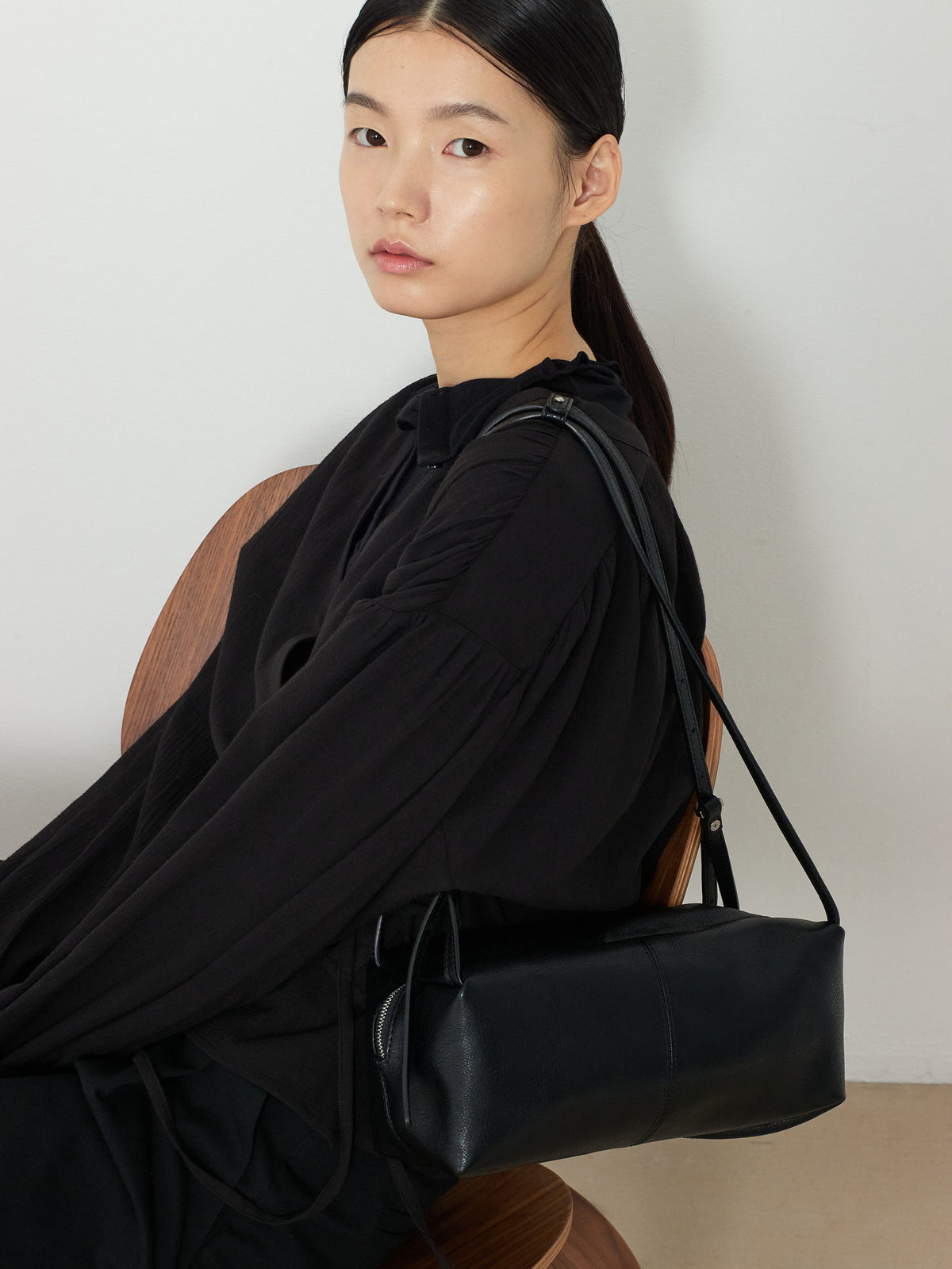 DOUBLE STRAP LEATHER BAG [BLACK] 17