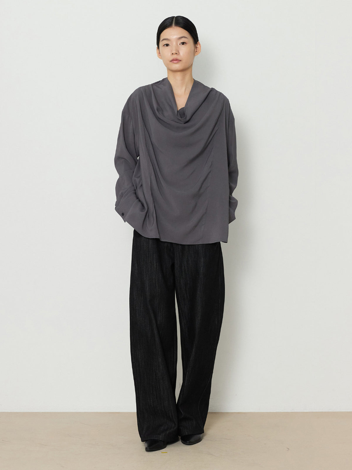 DRAPE NECK WRAP BLOUSE [CHARCOAL]