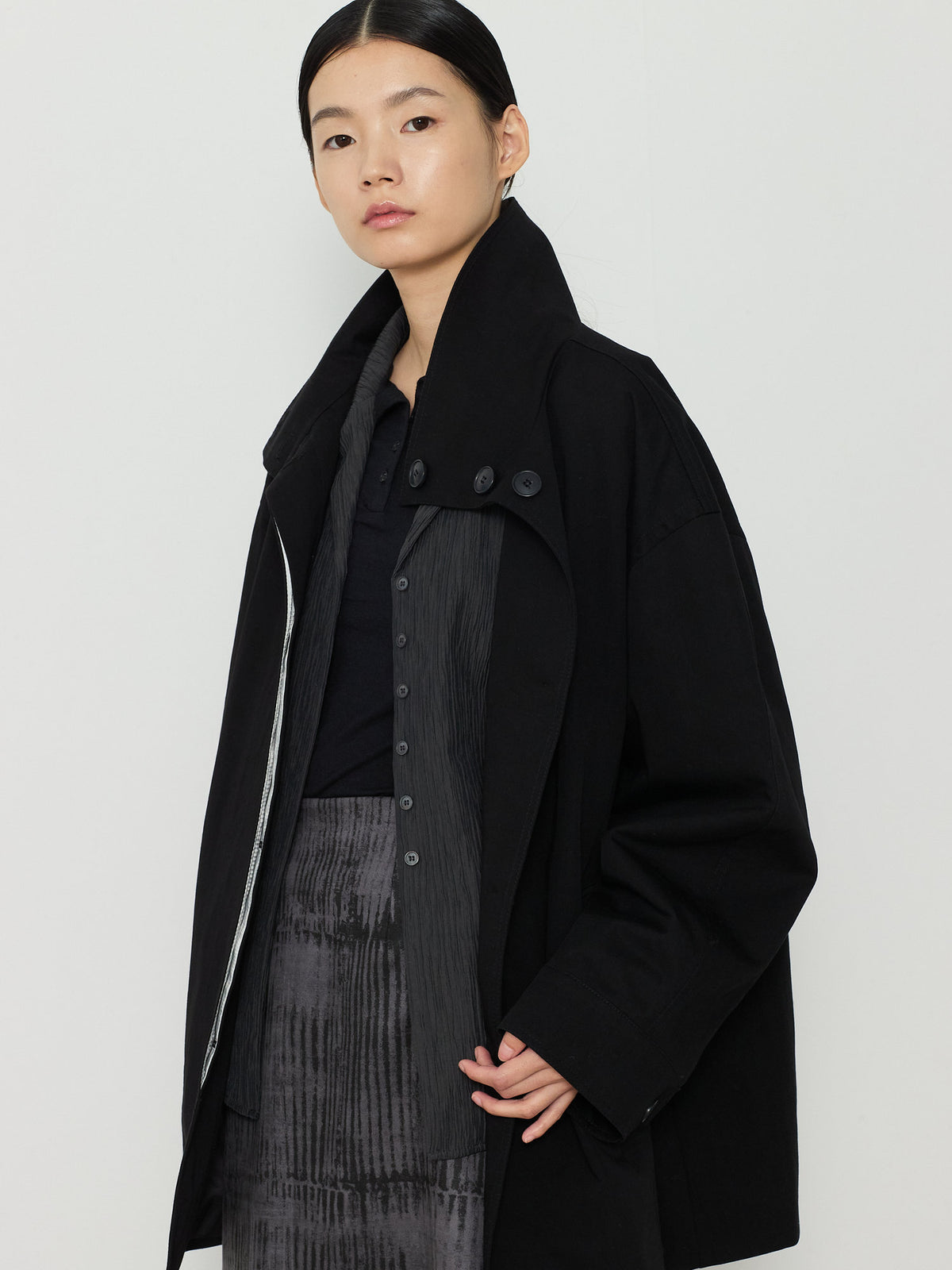 HIDDEN BUTTON HALF TRENCH COAT [BLACK] 6