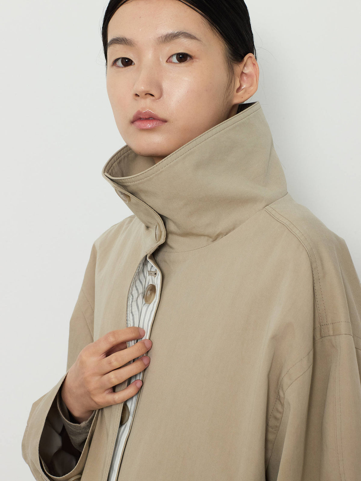 HIDDEN BUTTON HALF TRENCH COAT [BEIGE] 11