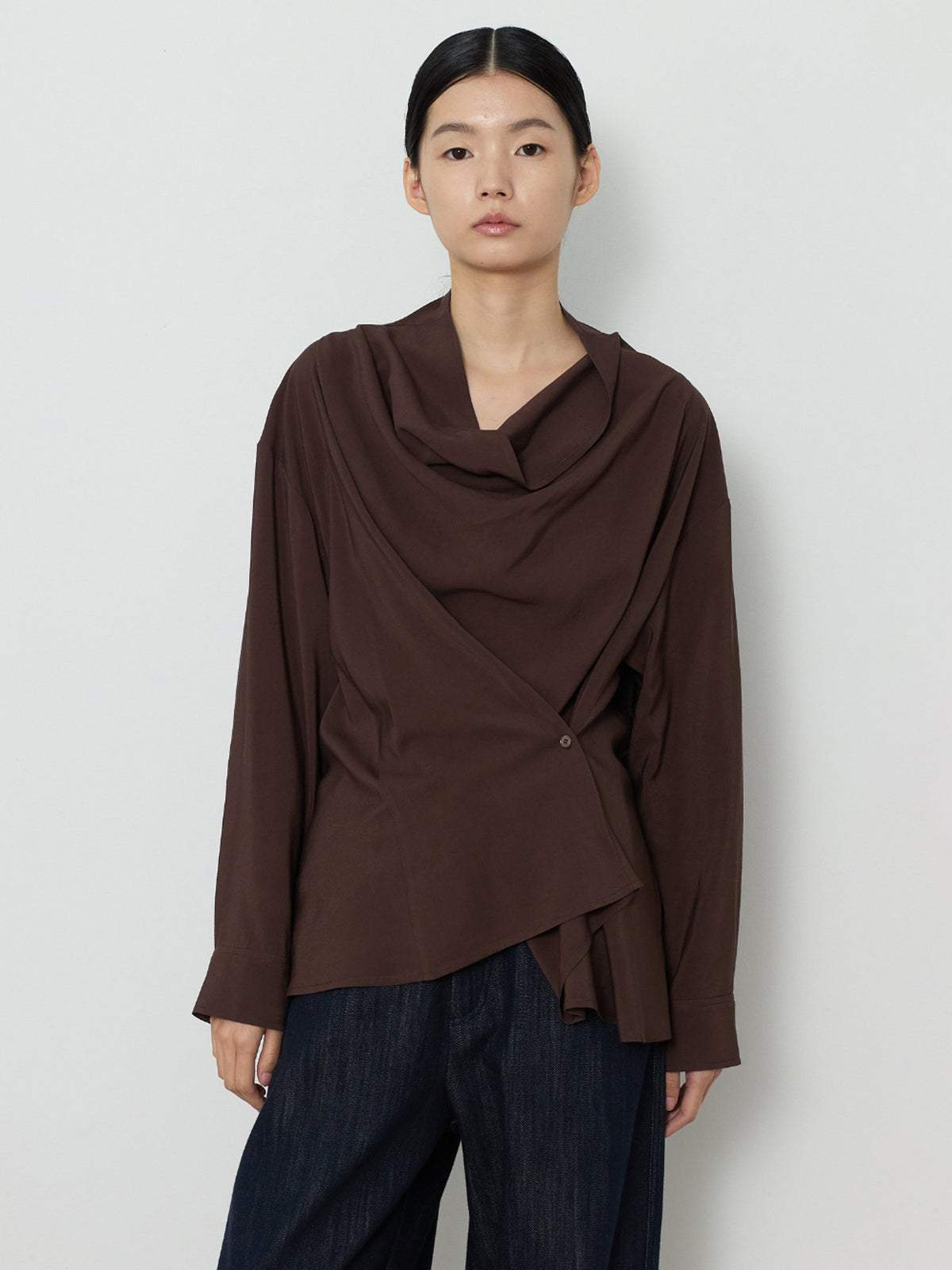 DRAPE NECK WRAP BLOUSE [BROWN]