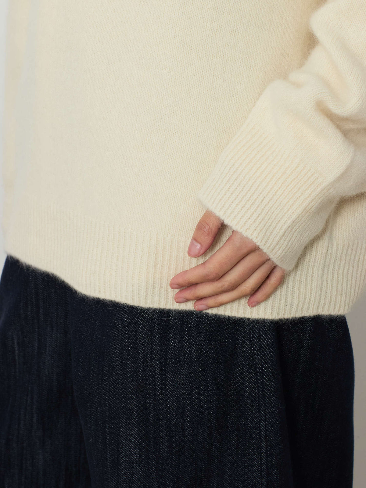 DEEP V-NECK BLEND KNIT [CREAM] 8