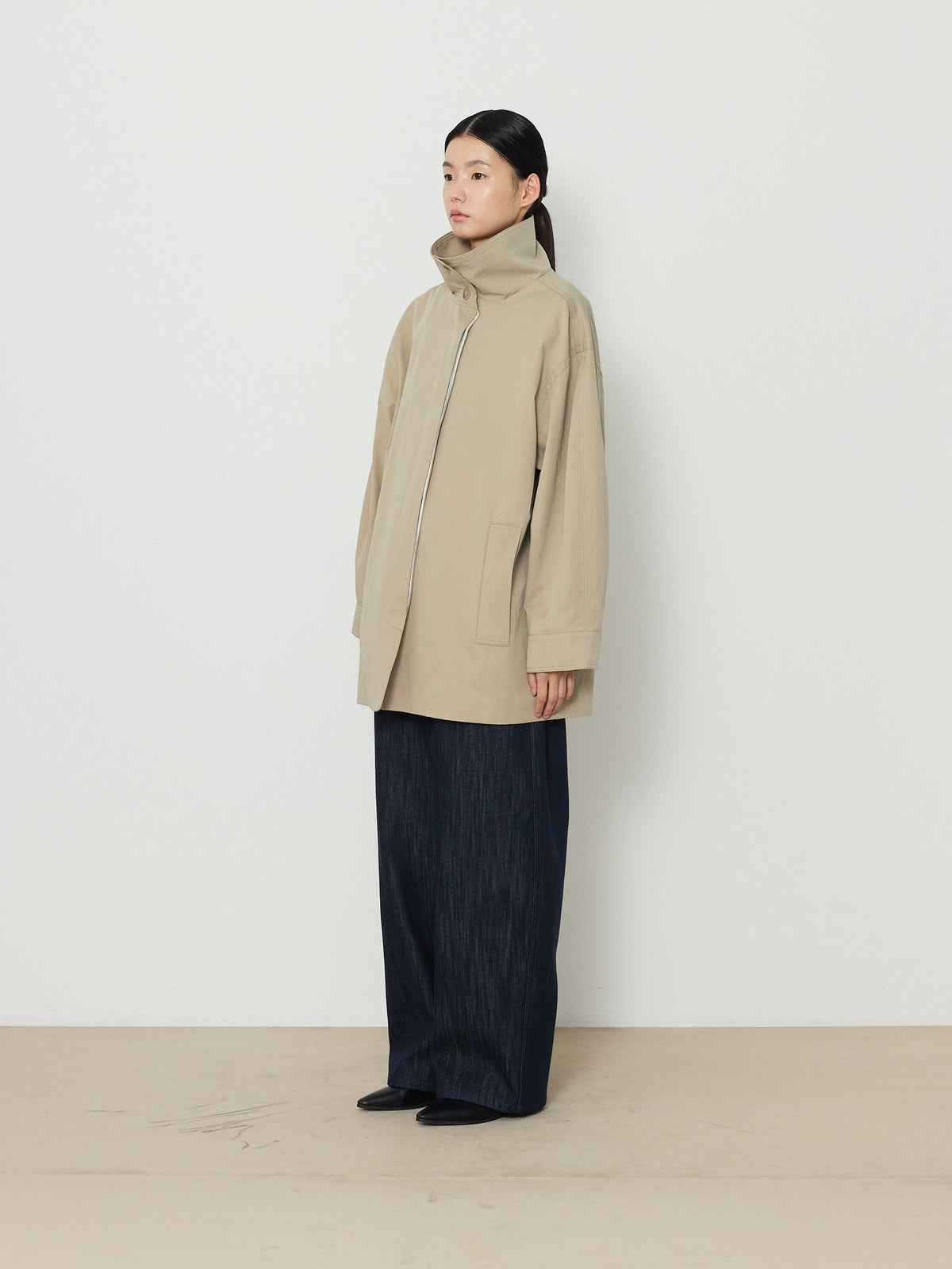 HIDDEN BUTTON HALF TRENCH COAT [BEIGE] 2