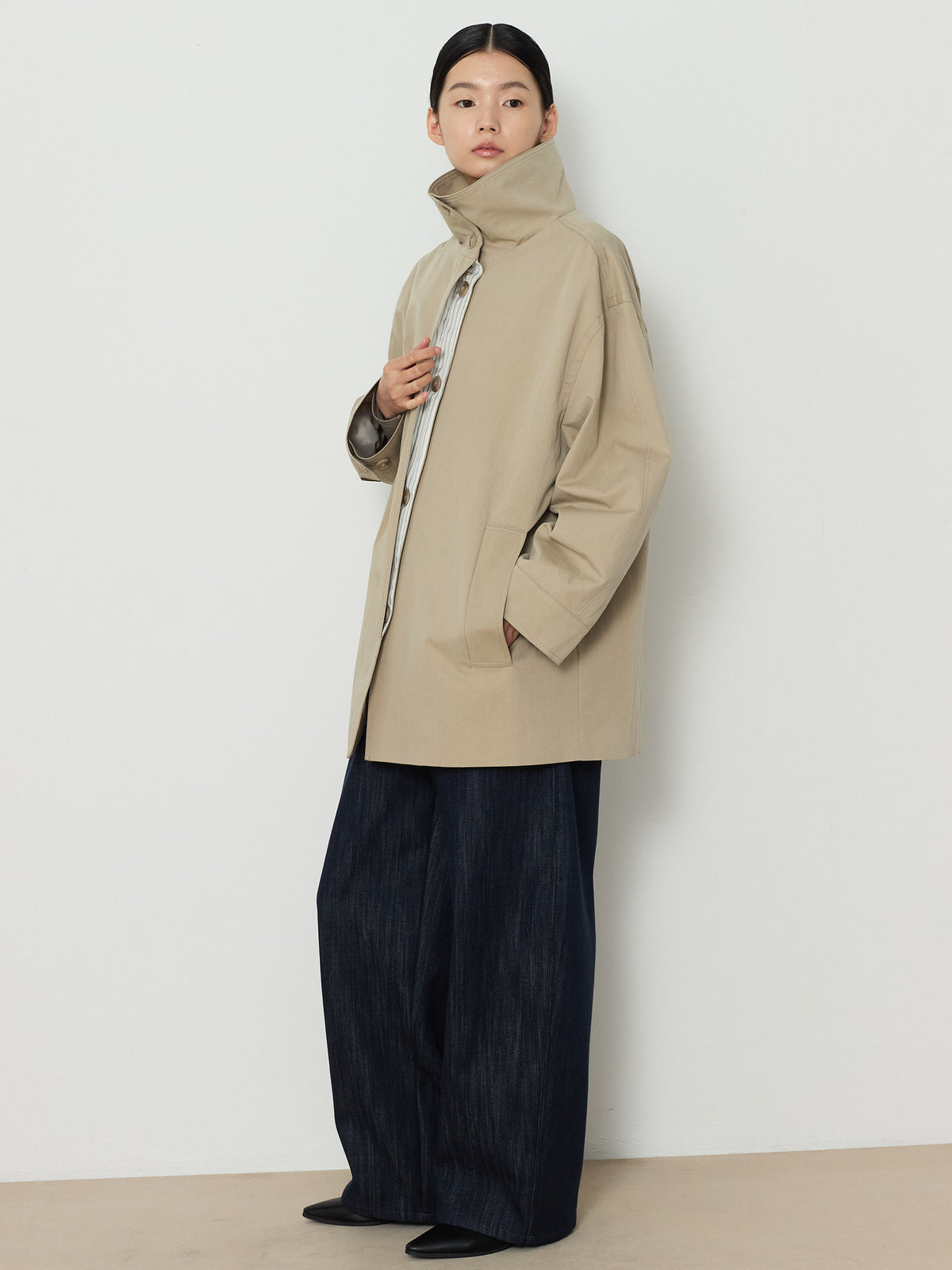 HIDDEN BUTTON HALF TRENCH COAT [BEIGE] 18