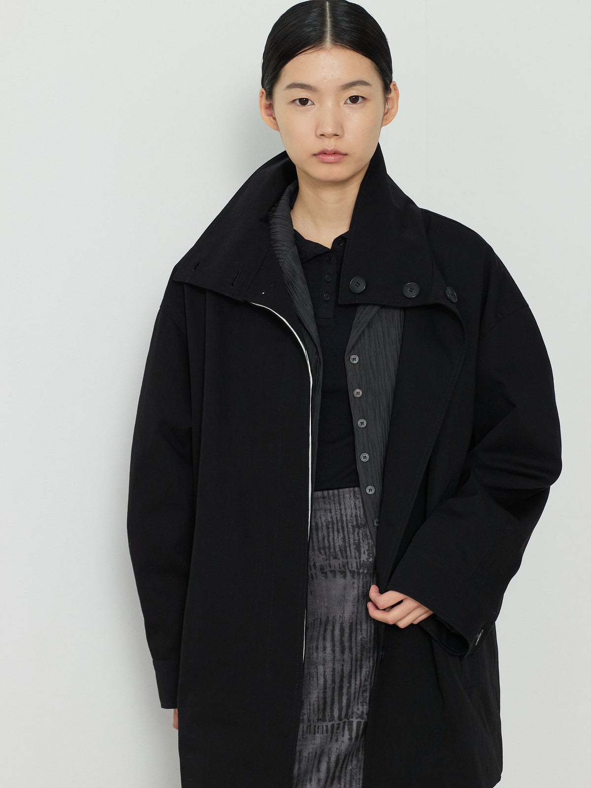 HIDDEN BUTTON HALF TRENCH COAT [BLACK] 5