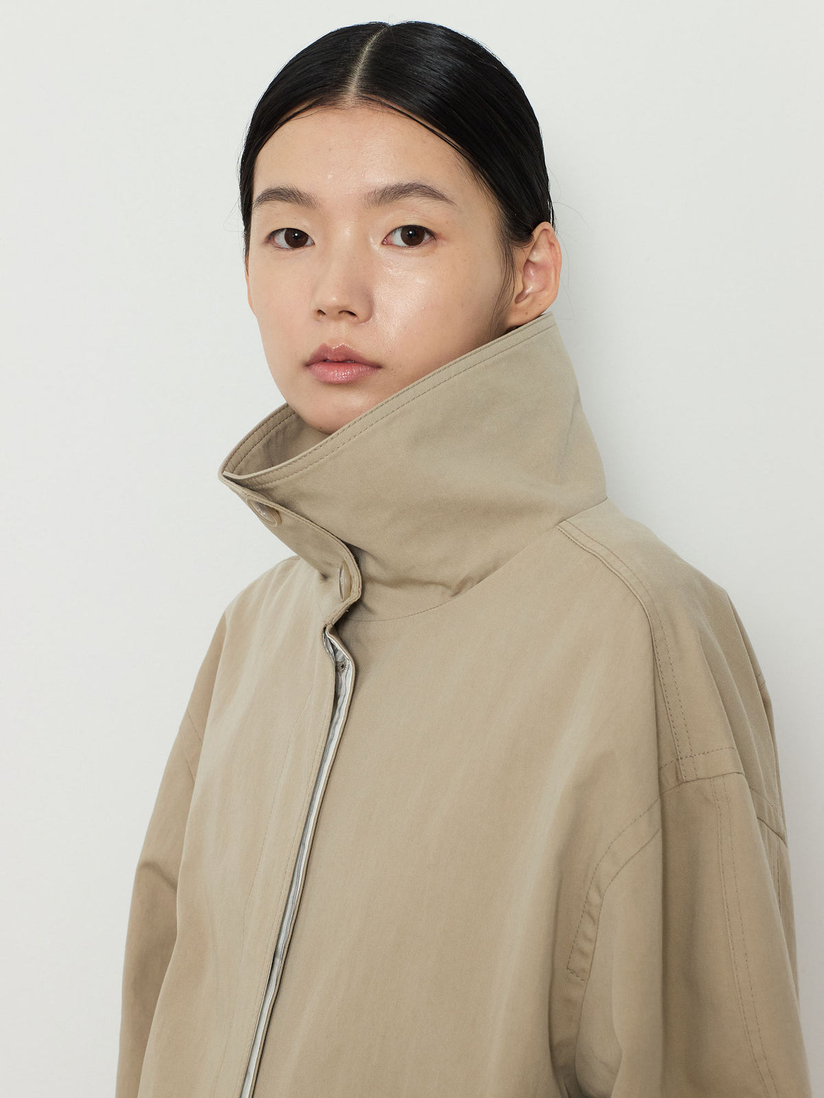 HIDDEN BUTTON HALF TRENCH COAT [BEIGE] 10