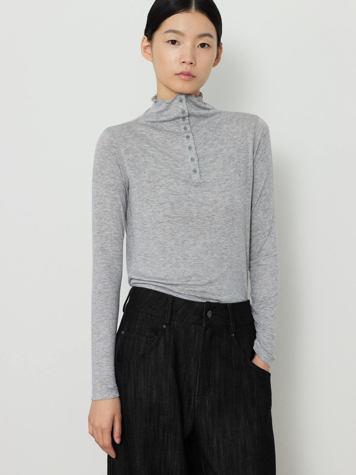 BUTTON TURTLENECK TOP [GRAY] 4