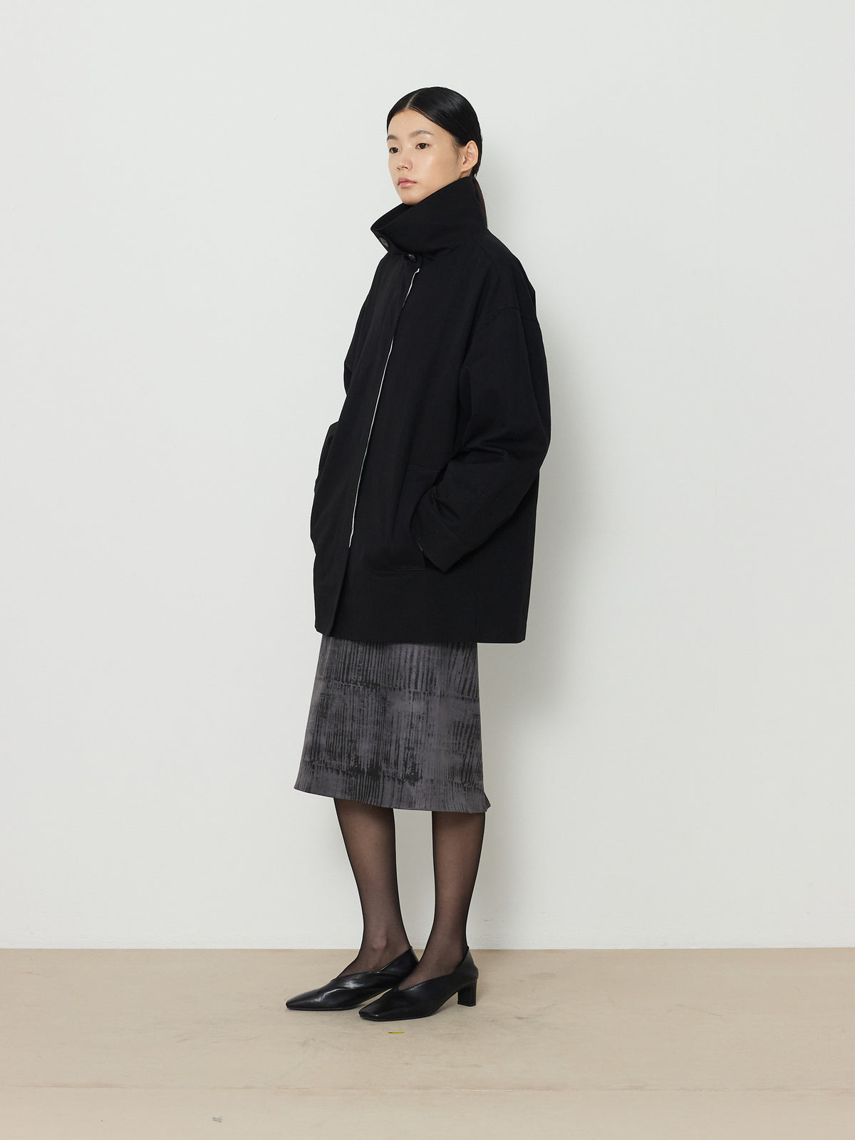 HIDDEN BUTTON HALF TRENCH COAT [BLACK] 15
