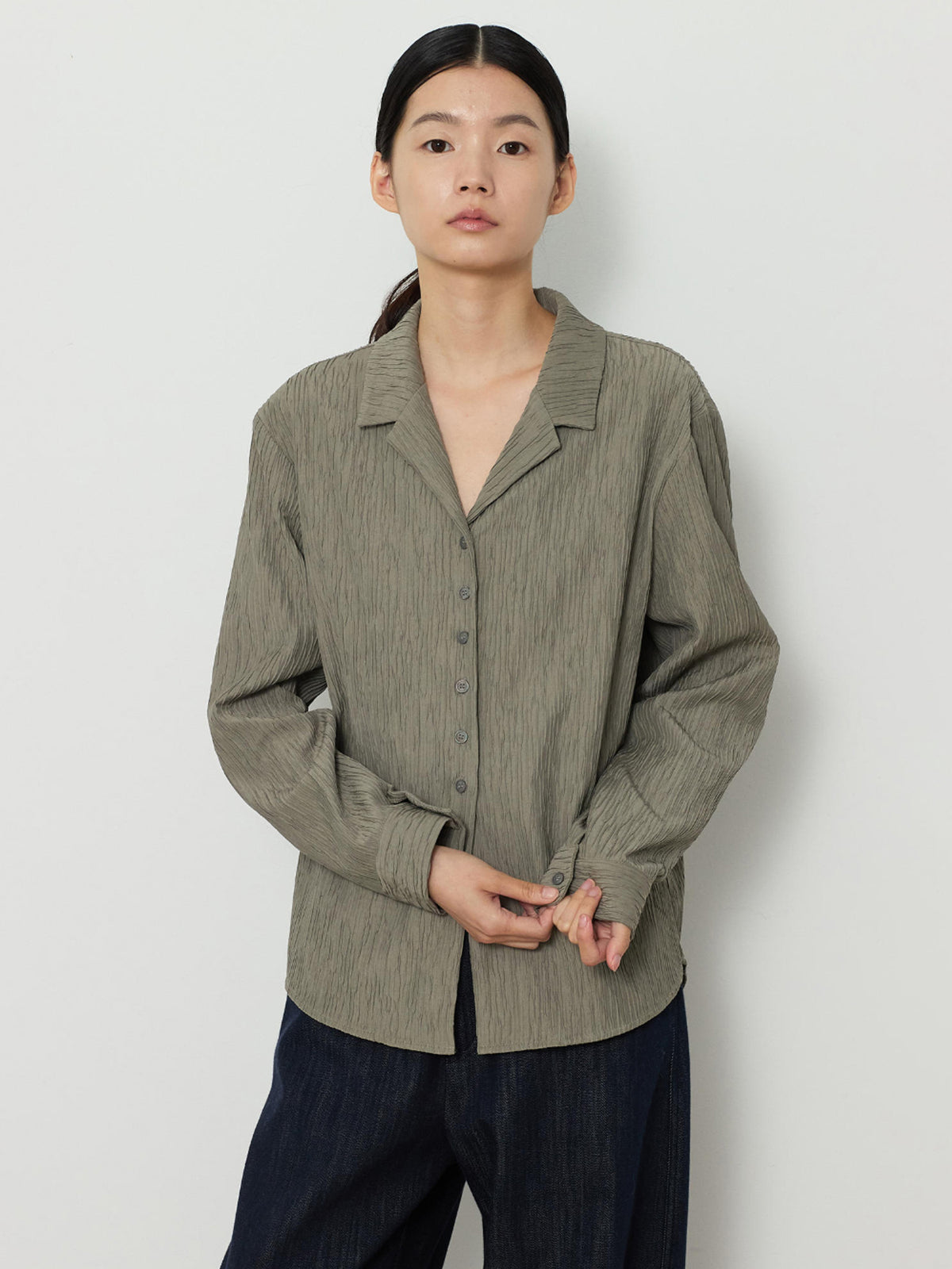 OPEN COLLAR PLEATS SHIRTS [LIGHT KHAKI]