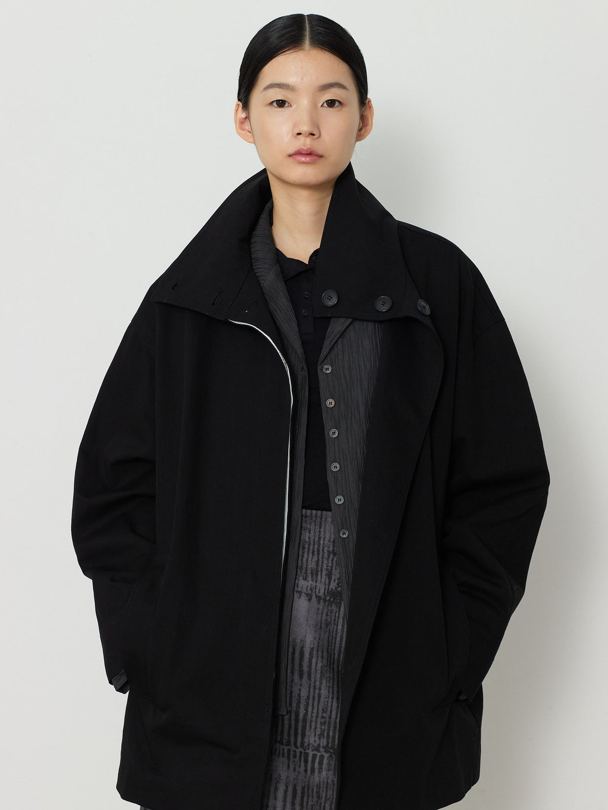 HIDDEN BUTTON HALF TRENCH COAT [BLACK] 4