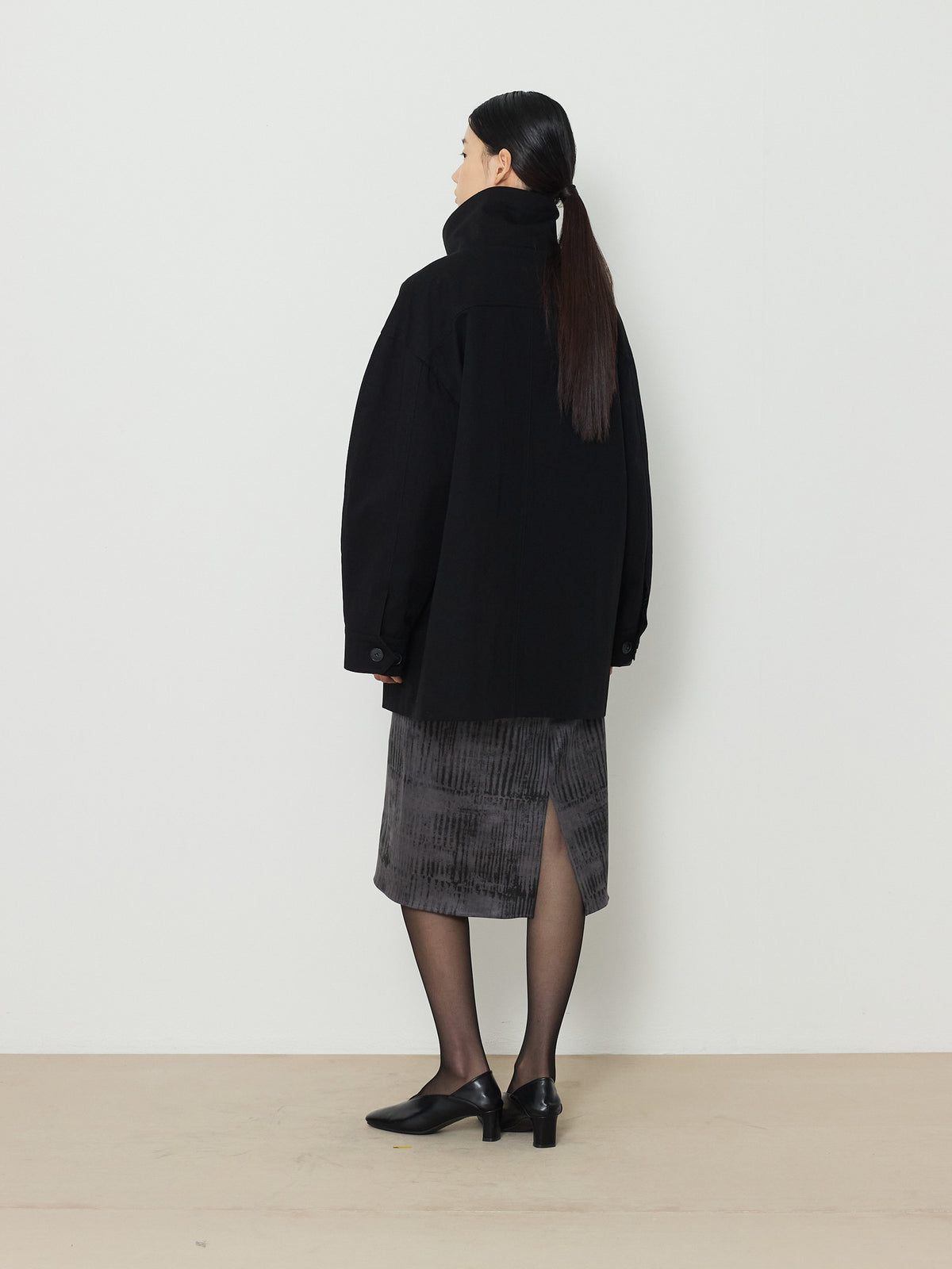 HIDDEN BUTTON HALF TRENCH COAT [BLACK] 16