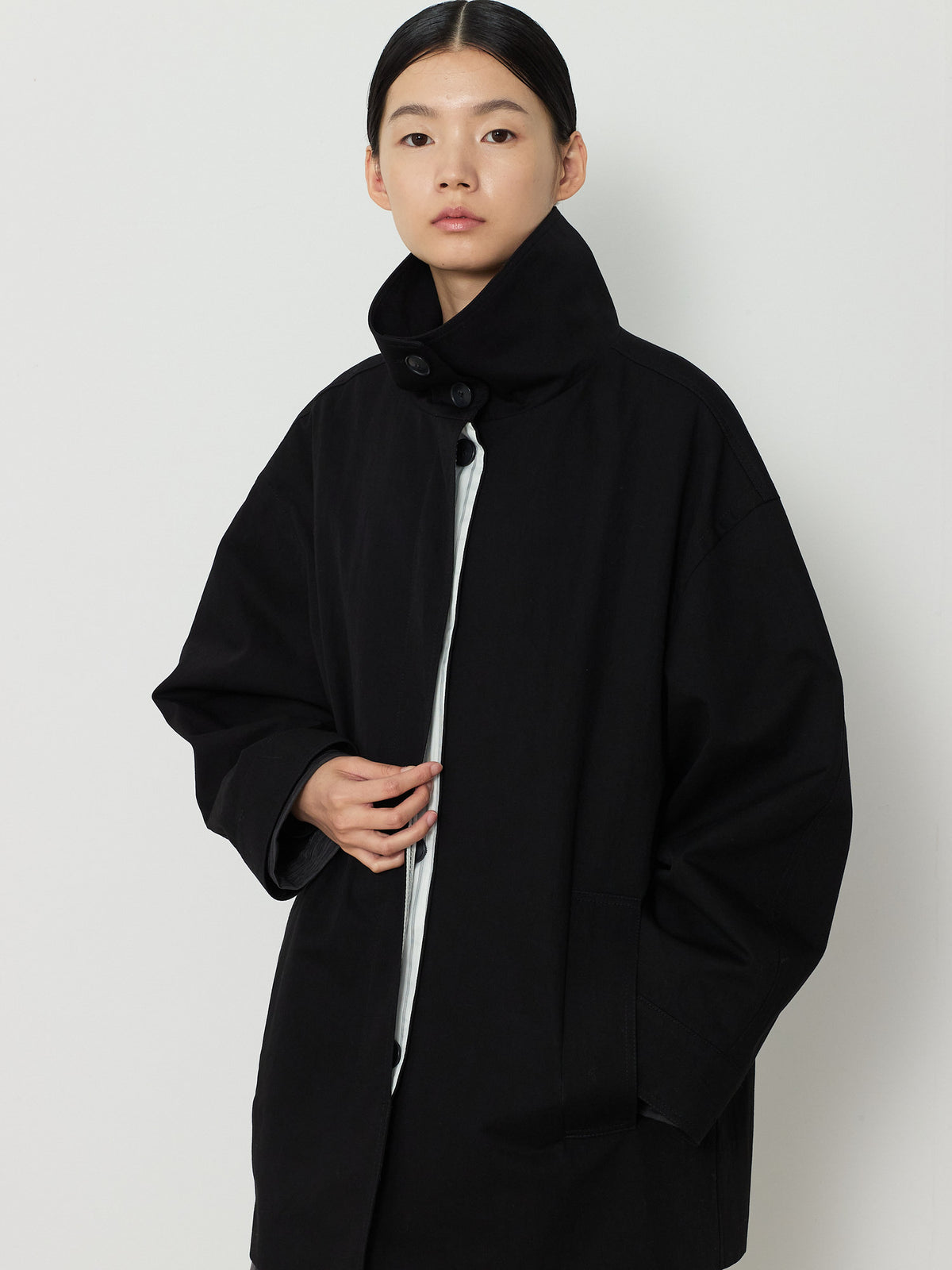 HIDDEN BUTTON HALF TRENCH COAT [BLACK] 7