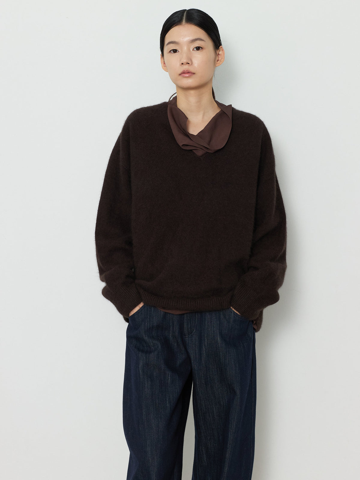 DEEP V-NECK BLEND KNIT [BROWN] 4